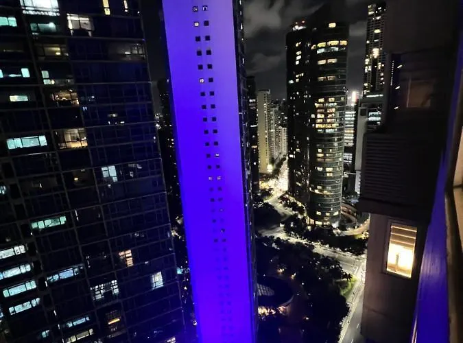 Luxx Suites Bgc *
